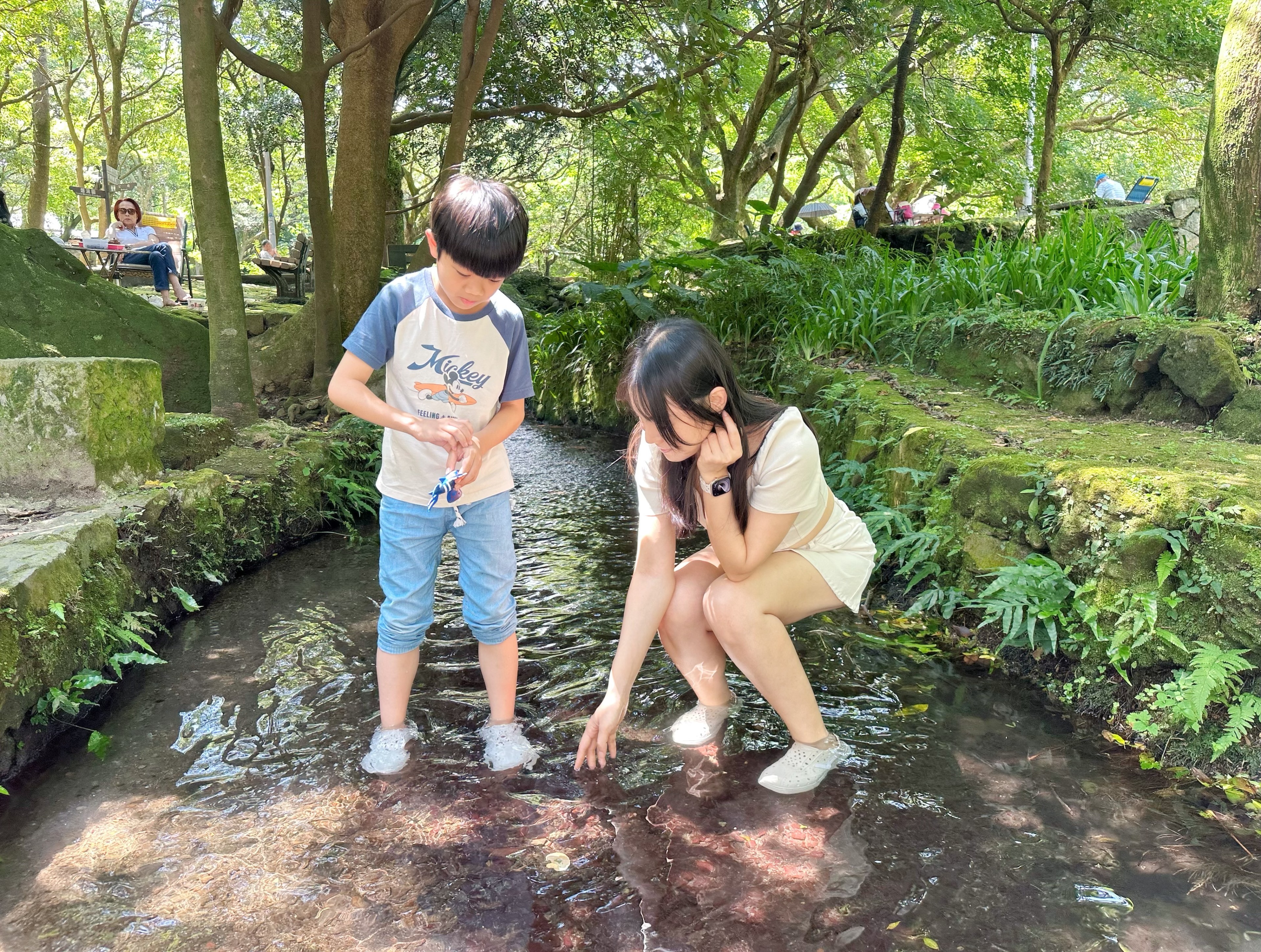 【洞洞鞋穿搭分享】夏天露營新寵兒!PONY洞洞鞋評價大公開| 【洞洞鞋穿搭分享】夏天露營新寵兒!PONY洞洞鞋評價大公開|