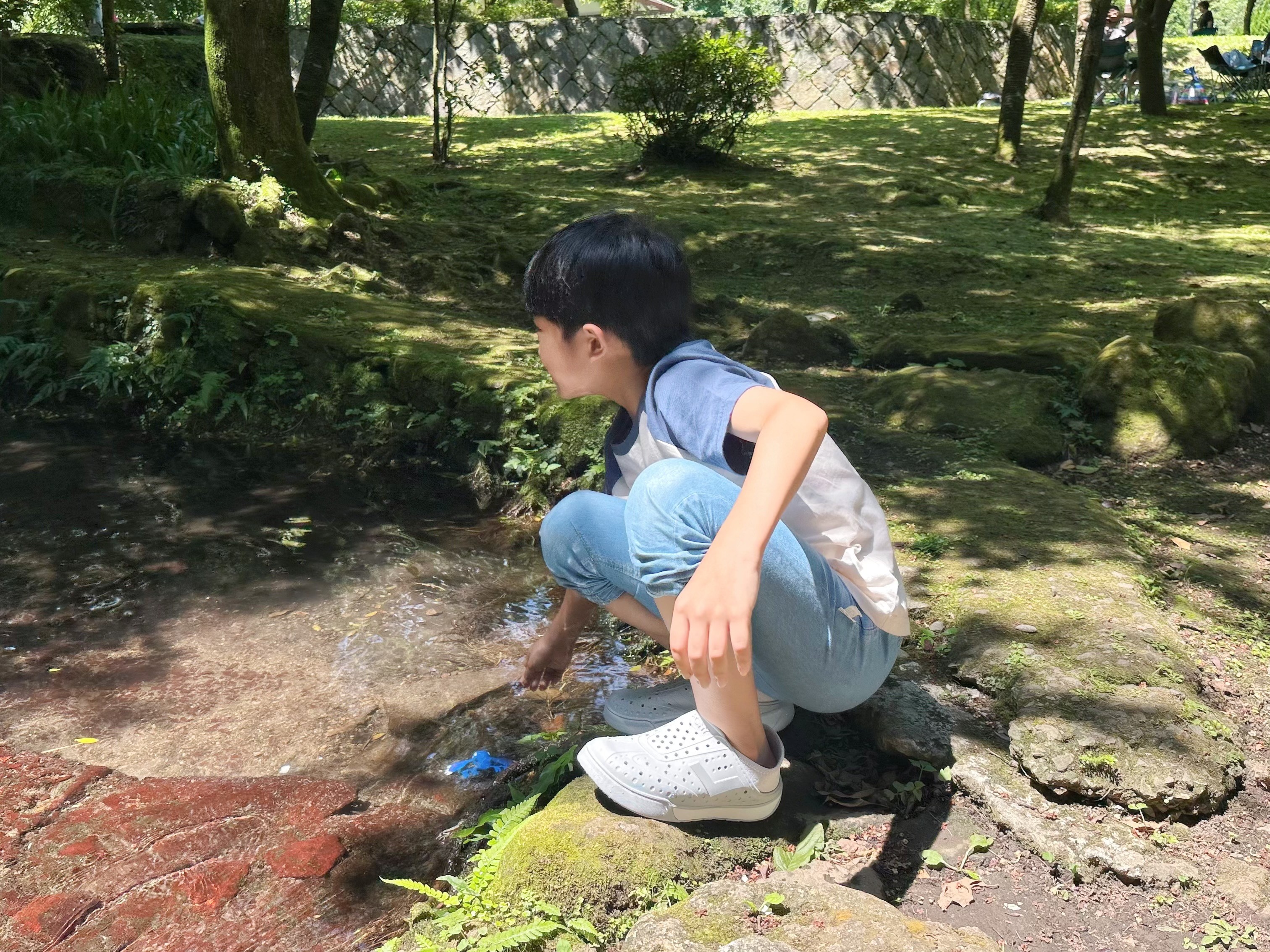 【洞洞鞋穿搭分享】夏天露營新寵兒!PONY洞洞鞋評價大公開| 【洞洞鞋穿搭分享】夏天露營新寵兒!PONY洞洞鞋評價大公開|
